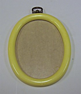 5"X3 3/4" Oval Plastic Frame