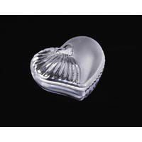 2 1/2\" Clear Plastic Heart Box